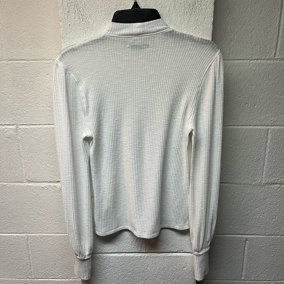 Abercrombie & Fitch White Textured Blouse. Medium - Picture 4 of 5